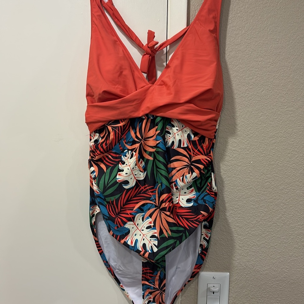 New- Tropical Print Halter Swimsuit - Picture 4 of 5